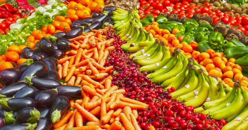 Organized foods to illustrate siloing.