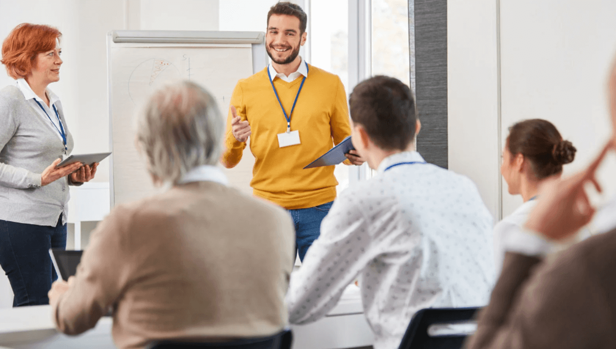 SEO trainer leading a workshop, presenting search optimization strategies to a group of professionals in a classroom setting.